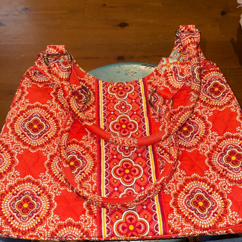 EUC Vintage Vera Bradley paprika medallion print large shoulder bag.